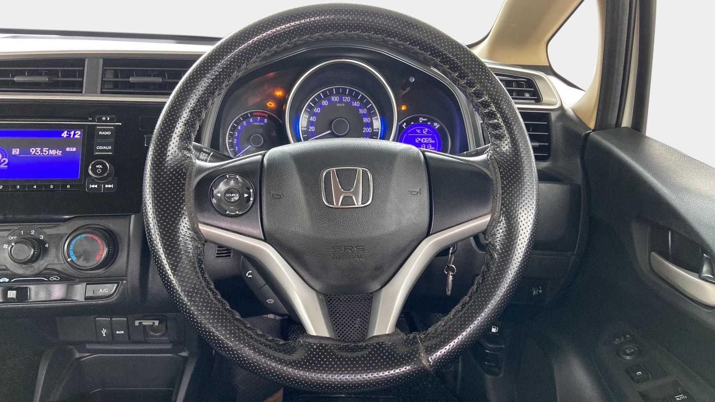 2016 Honda Jazz 1.2L I-VTEC SV, Petrol, Manual, 1,24,159 km, Steering Wheel Close Up