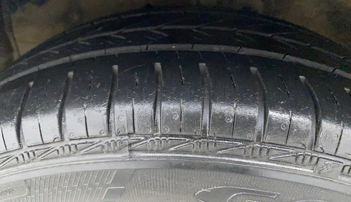 2016 Maruti Celerio VXI (O), Petrol, Manual, 66,984 km, Left Front Tyre Tread