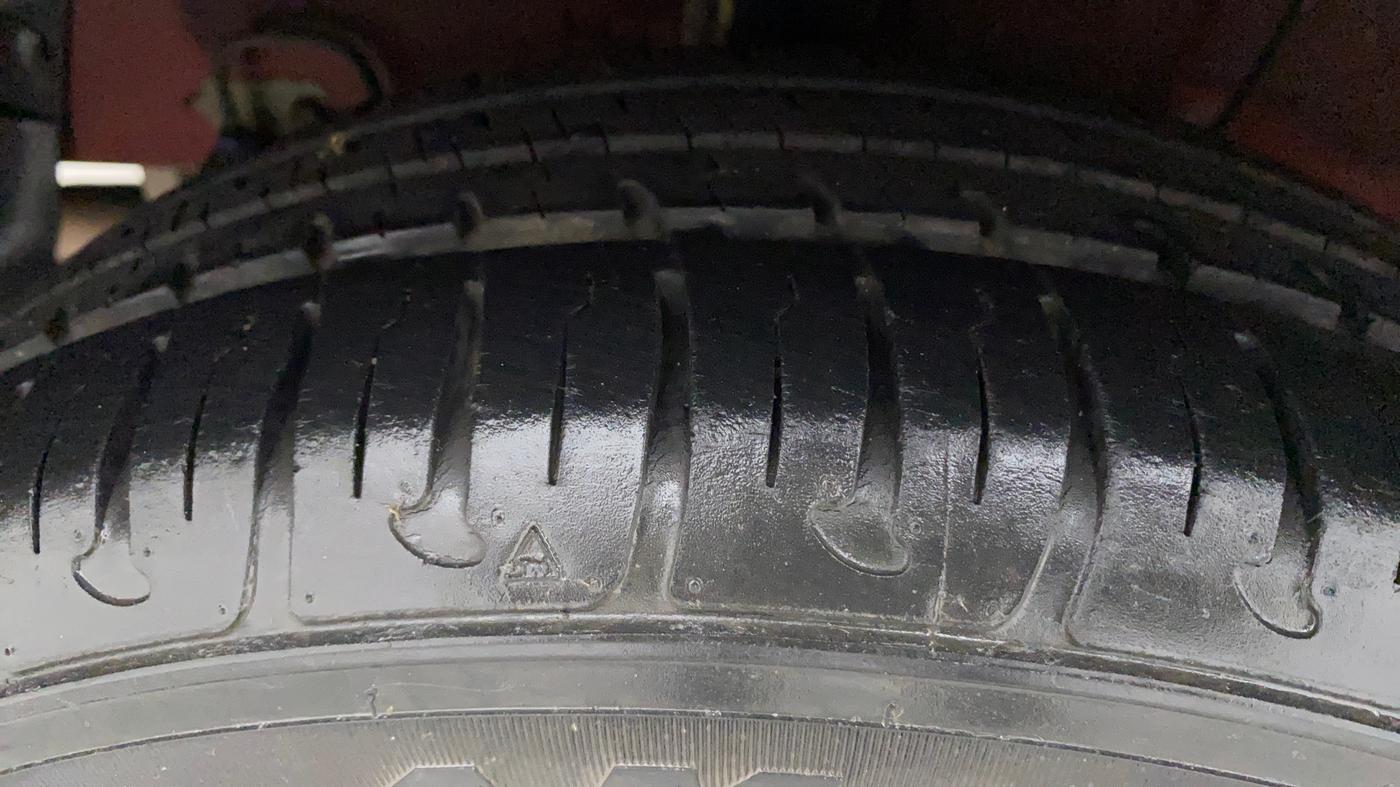 2018 Hyundai Grand i10 SPORTZ (O) AT 1.2 KAPPA VTVT, Petrol, Automatic, 19,093 km, Right Rear Tyre Tread