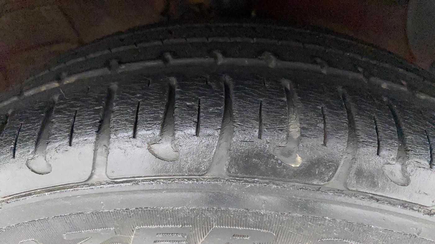 2018 Hyundai Grand i10 SPORTZ (O) AT 1.2 KAPPA VTVT, Petrol, Automatic, 19,093 km, Right Front Tyre Tread