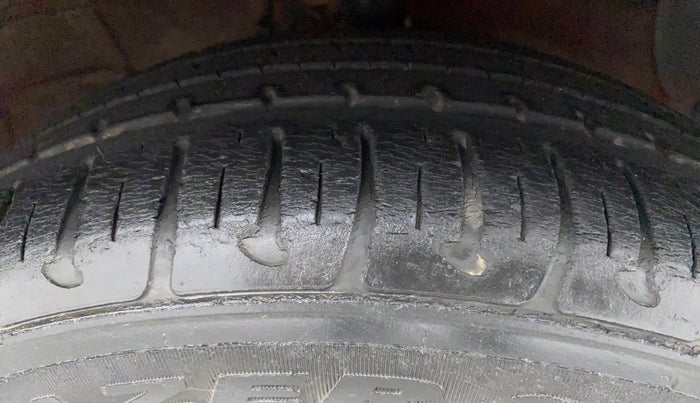 2018 Hyundai Grand i10 SPORTZ (O) AT 1.2 KAPPA VTVT, Petrol, Automatic, 19,093 km, Right Front Tyre Tread