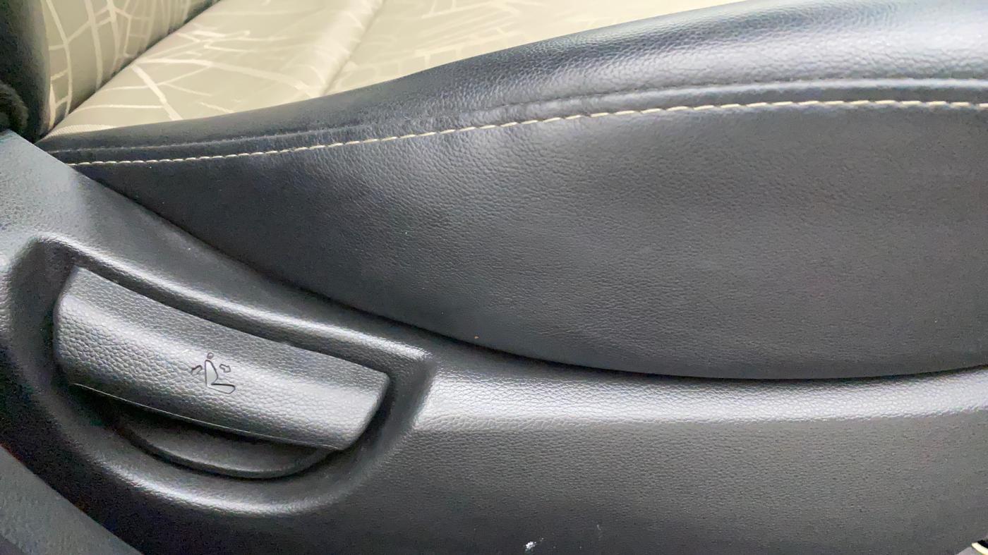 2018 Hyundai Grand i10 SPORTZ (O) AT 1.2 KAPPA VTVT, Petrol, Automatic, 19,093 km, Driver Side Adjustment Panel