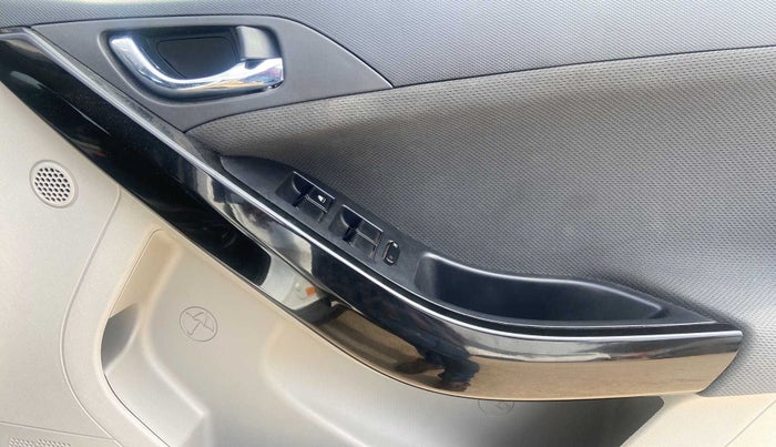 2019 Tata NEXON XZA PLUS PETROL DUAL TONE, Petrol, Automatic, 16,072 km, Driver Side Door Panels Control