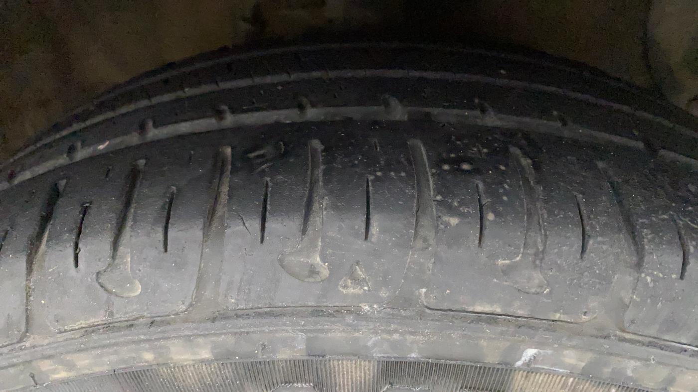 2018 Hyundai Grand i10 SPORTZ AT 1.2 KAPPA VTVT, Petrol, Automatic, 31,465 km, Right Front Tyre Tread