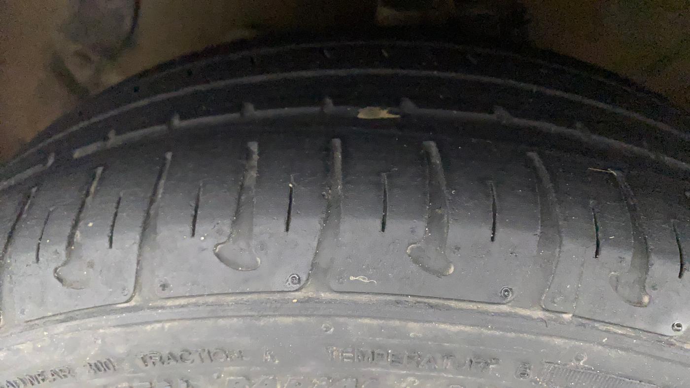 2018 Hyundai Grand i10 SPORTZ AT 1.2 KAPPA VTVT, Petrol, Automatic, 31,465 km, Left Front Tyre Tread