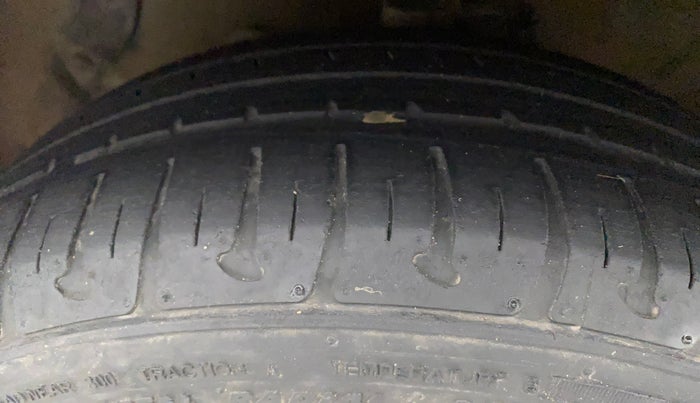 2018 Hyundai Grand i10 SPORTZ AT 1.2 KAPPA VTVT, Petrol, Automatic, 31,465 km, Left Front Tyre Tread