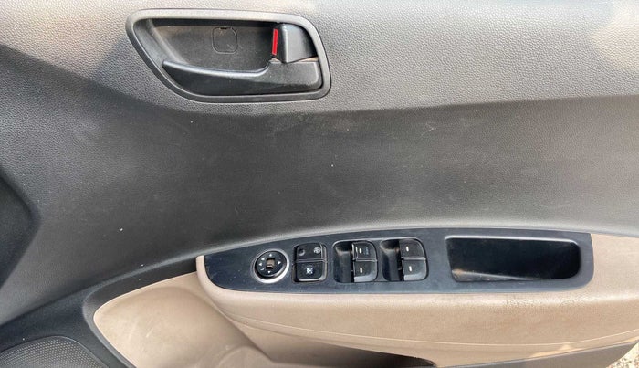 2016 Hyundai Grand i10 MAGNA 1.2 KAPPA VTVT, CNG, Manual, 60,964 km, Driver Side Door Panels Control