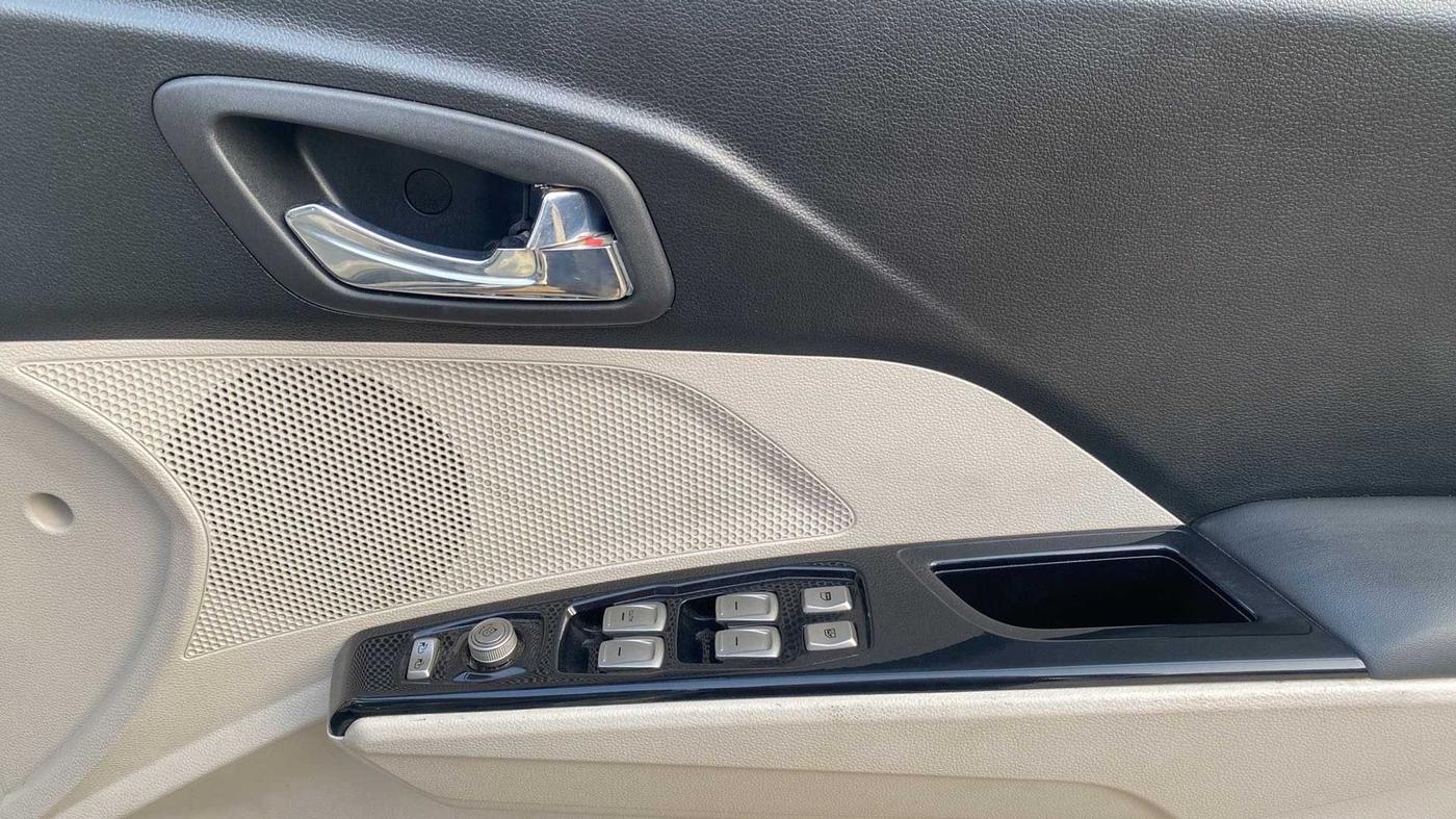 2021 Mahindra XUV300 W8 1.5 DIESEL, Diesel, Manual, 27,692 km, Driver Side Door Panels Control