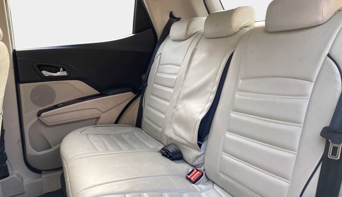 2021 Mahindra XUV300 W8 1.5 DIESEL, Diesel, Manual, 27,692 km, Right Side Rear Door Cabin