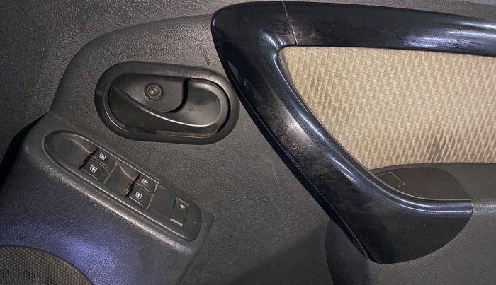 2015 Renault Duster RXL PETROL, Petrol, Manual, 47,493 km, Driver Side Door Panels Control