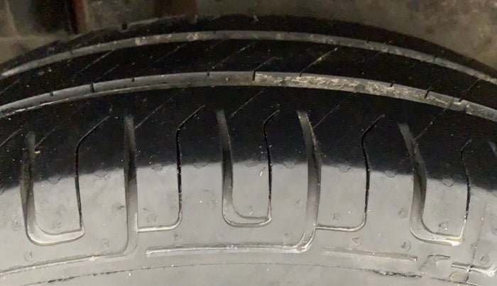 2012 Maruti Swift VXI, Petrol, Manual, 1,20,598 km, Right Rear Tyre Tread