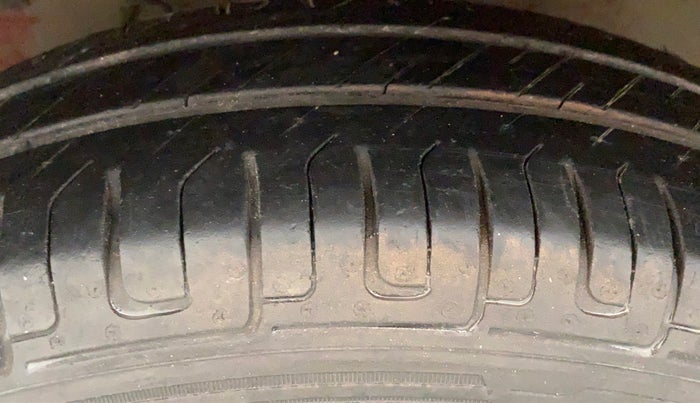 2012 Maruti Swift VXI, Petrol, Manual, 1,20,598 km, Left Front Tyre Tread