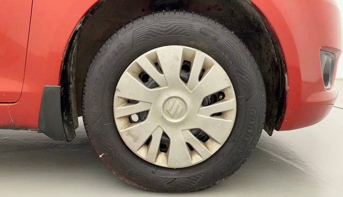 2012 Maruti Swift VXI, Petrol, Manual, 1,20,598 km, Right Front Wheel