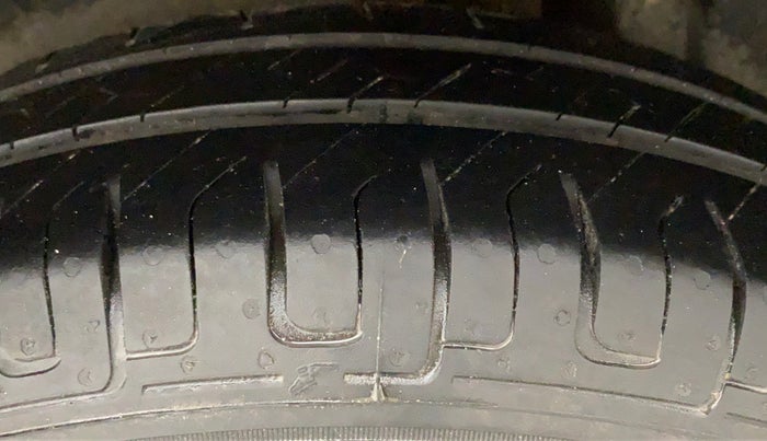 2012 Maruti Swift VXI, Petrol, Manual, 1,20,598 km, Left Rear Tyre Tread