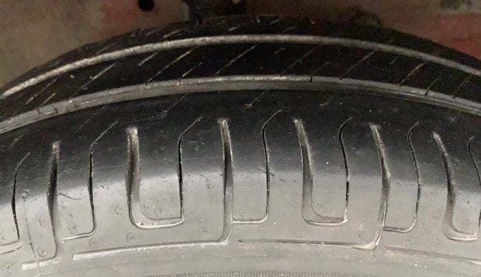 2012 Maruti Swift VXI, Petrol, Manual, 1,20,598 km, Right Front Tyre Tread