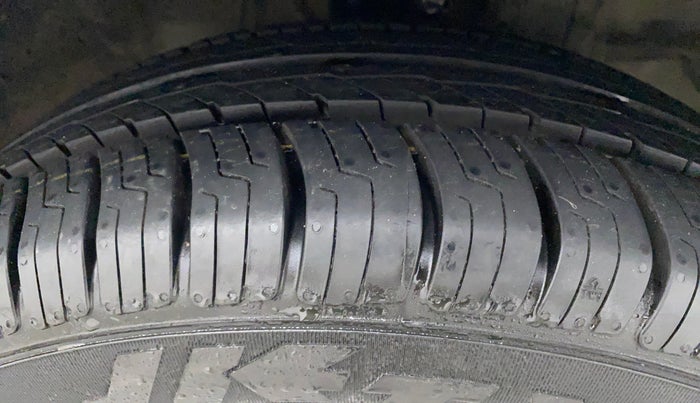 2016 Honda City 1.5L I-VTEC V MT, Petrol, Manual, 1,09,216 km, Right Front Tyre Tread