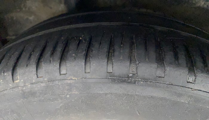 2016 Honda City 1.5L I-VTEC V MT, Petrol, Manual, 1,09,216 km, Right Rear Tyre Tread