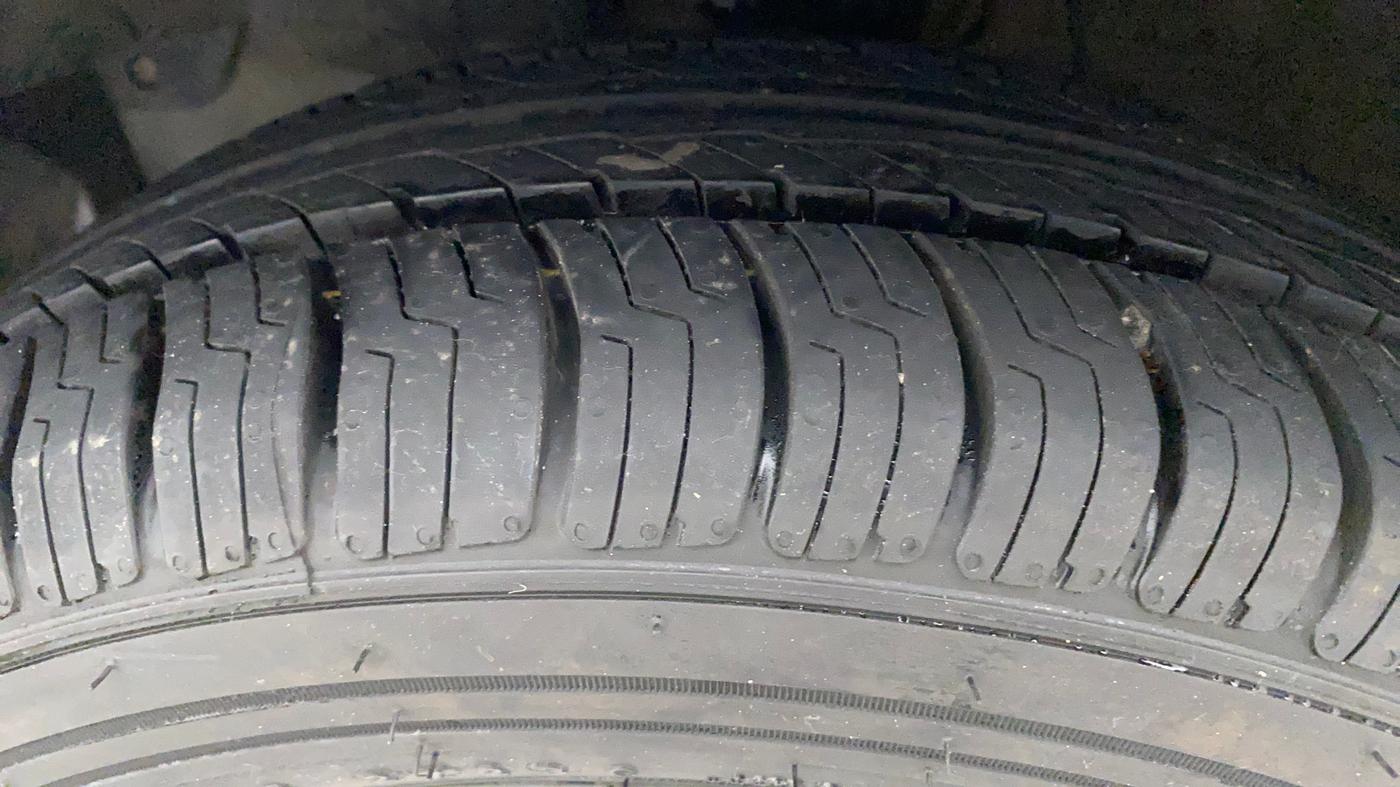 2016 Honda City 1.5L I-VTEC V MT, Petrol, Manual, 1,09,216 km, Left Front Tyre Tread