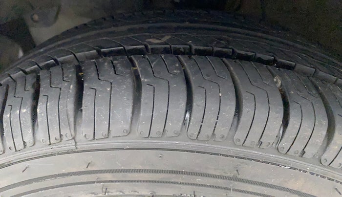 2016 Honda City 1.5L I-VTEC V MT, Petrol, Manual, 1,09,216 km, Left Front Tyre Tread