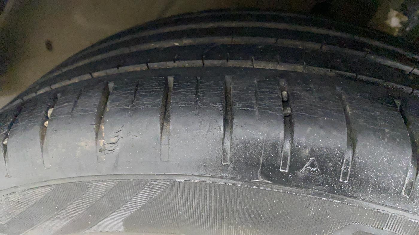 2017 Maruti Baleno ZETA CVT PETROL 1.2, Petrol, Automatic, 39,635 km, Right Front Tyre Tread