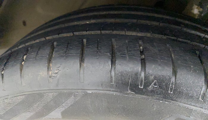 2017 Maruti Baleno ZETA CVT PETROL 1.2, Petrol, Automatic, 39,635 km, Right Front Tyre Tread
