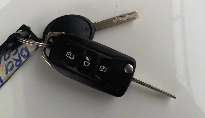 2020 Tata ALTROZ XE PETROL, Petrol, Manual, 44,020 km, Key Close Up