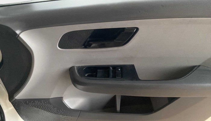 2020 Tata ALTROZ XE PETROL, Petrol, Manual, 44,020 km, Driver Side Door Panels Control