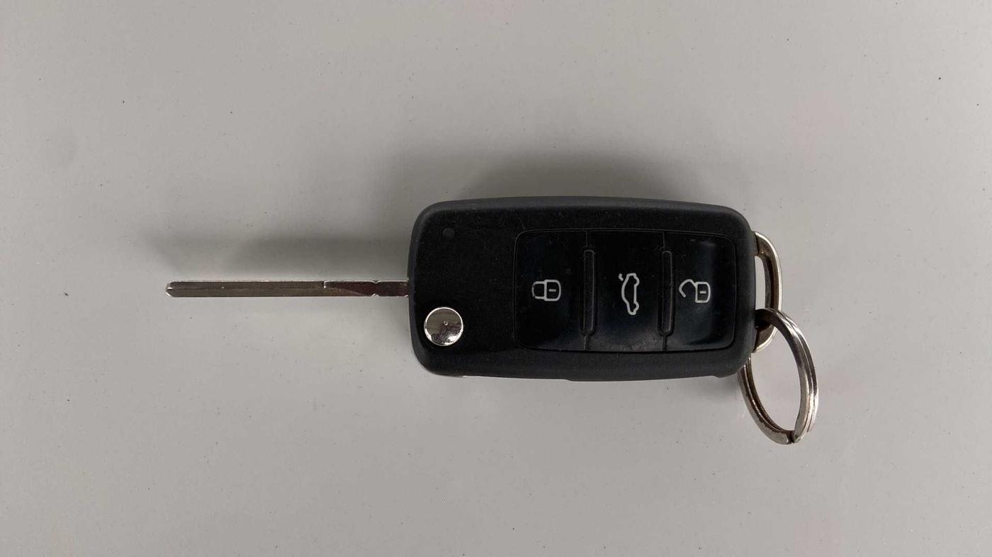 2021 Skoda Rapid 1.0 AMBITION TSI MT, Petrol, Manual, 27,383 km, Key Close Up