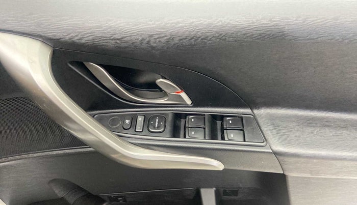 2019 Mahindra XUV500 W7 AT, Diesel, Automatic, 15,070 km, Driver Side Door Panels Control