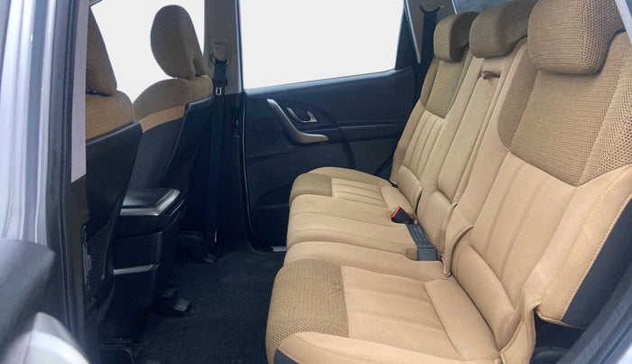 2019 Mahindra XUV500 W7 AT, Diesel, Automatic, 15,070 km, Right Side Rear Door Cabin