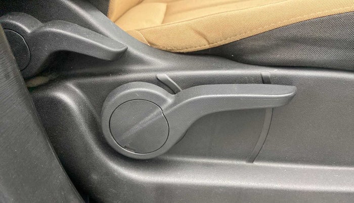 2019 Mahindra XUV500 W7 AT, Diesel, Automatic, 15,070 km, Driver Side Adjustment Panel