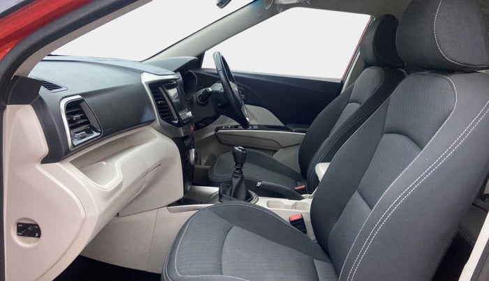 2019 Mahindra XUV300 W8 1.2 PETROL, Petrol, Manual, 17,639 km, Right Side Front Door Cabin