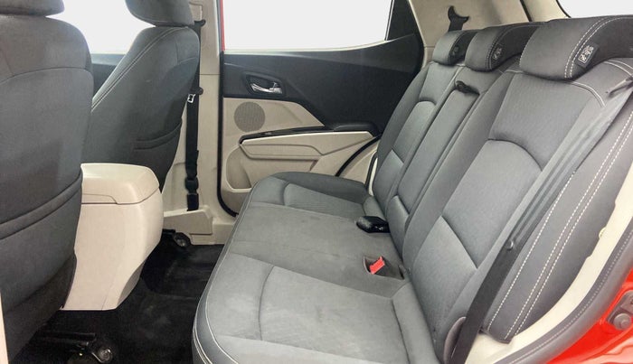 2019 Mahindra XUV300 W8 1.2 PETROL, Petrol, Manual, 17,639 km, Right Side Rear Door Cabin