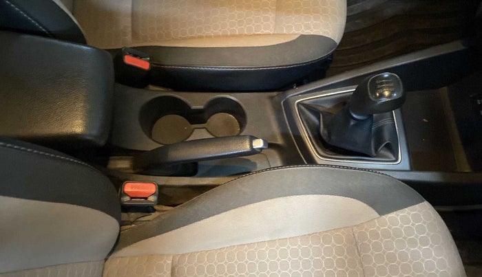 2017 Hyundai Elite i20 ASTA 1.2, CNG, Manual, 52,188 km, Gear Lever