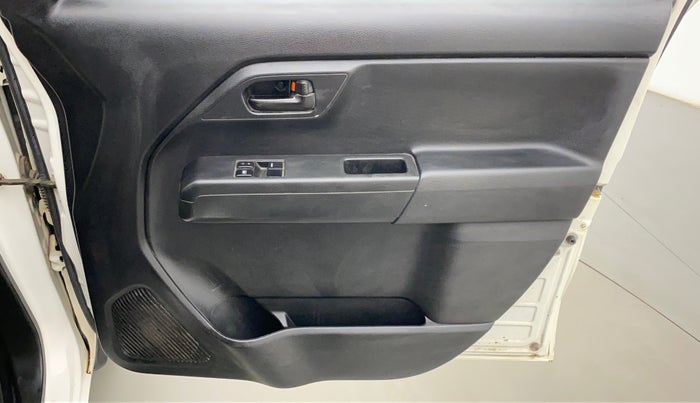 2019 Maruti New Wagon-R LXI CNG (O) 1.0, CNG, Manual, 90,671 km, Driver Side Door Panels Control
