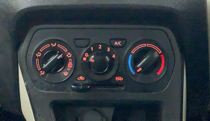 2019 Maruti New Wagon-R LXI CNG (O) 1.0, CNG, Manual, 90,671 km, AC Unit - Directional switch has minor damage