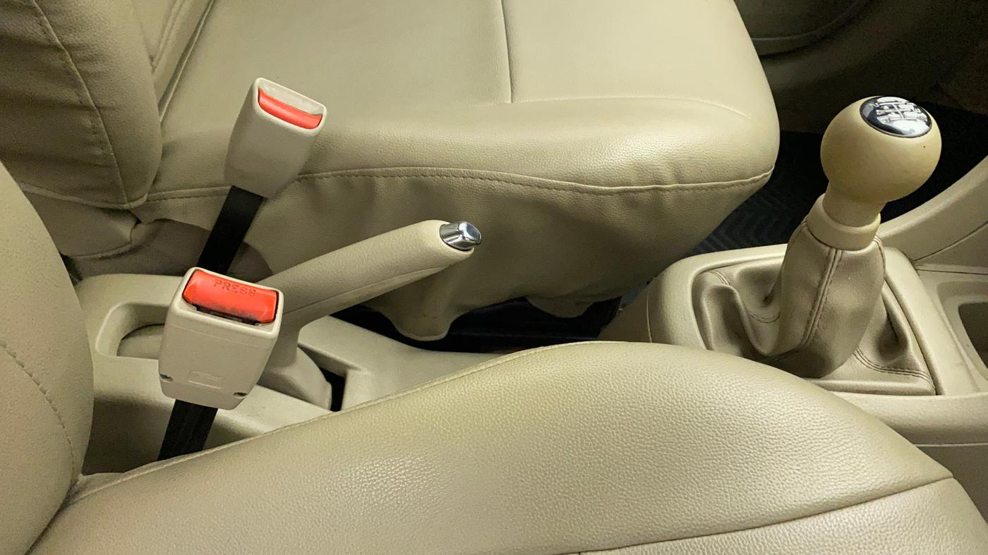 2016 Maruti Ertiga ZDI SHVS, Diesel, Manual, 1,05,772 km, Gear Lever