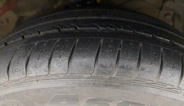 2015 Maruti Ciaz ZDI, Diesel, Manual, 85,308 km, Right Front Tyre Tread