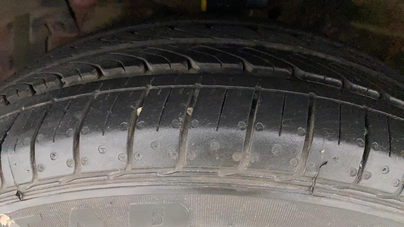 2015 Maruti Ciaz ZDI, Diesel, Manual, 85,308 km, Left Front Tyre Tread