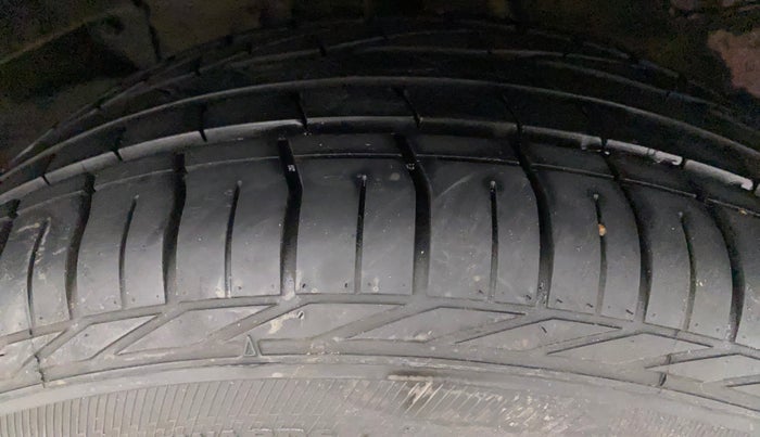 2017 Tata NEXON XZ PLUS PETROL, Petrol, Manual, 39,307 km, Right Rear Tyre Tread