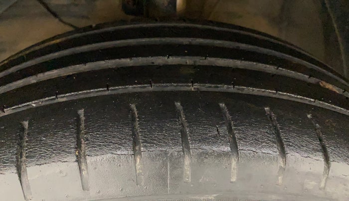 2019 Toyota Glanza G, Petrol, Manual, 53,435 km, Left Front Tyre Tread