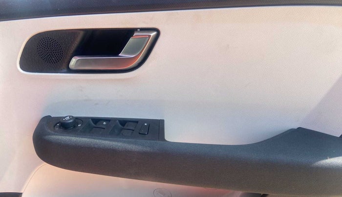 2022 Tata ALTROZ XZA, Petrol, Automatic, 3,164 km, Driver Side Door Panels Control