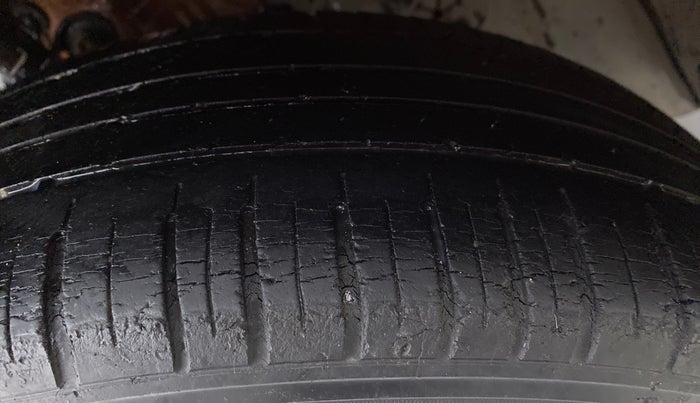 2015 Honda Jazz 1.2 V MT, Petrol, Manual, 47,077 km, Right Front Tyre Tread