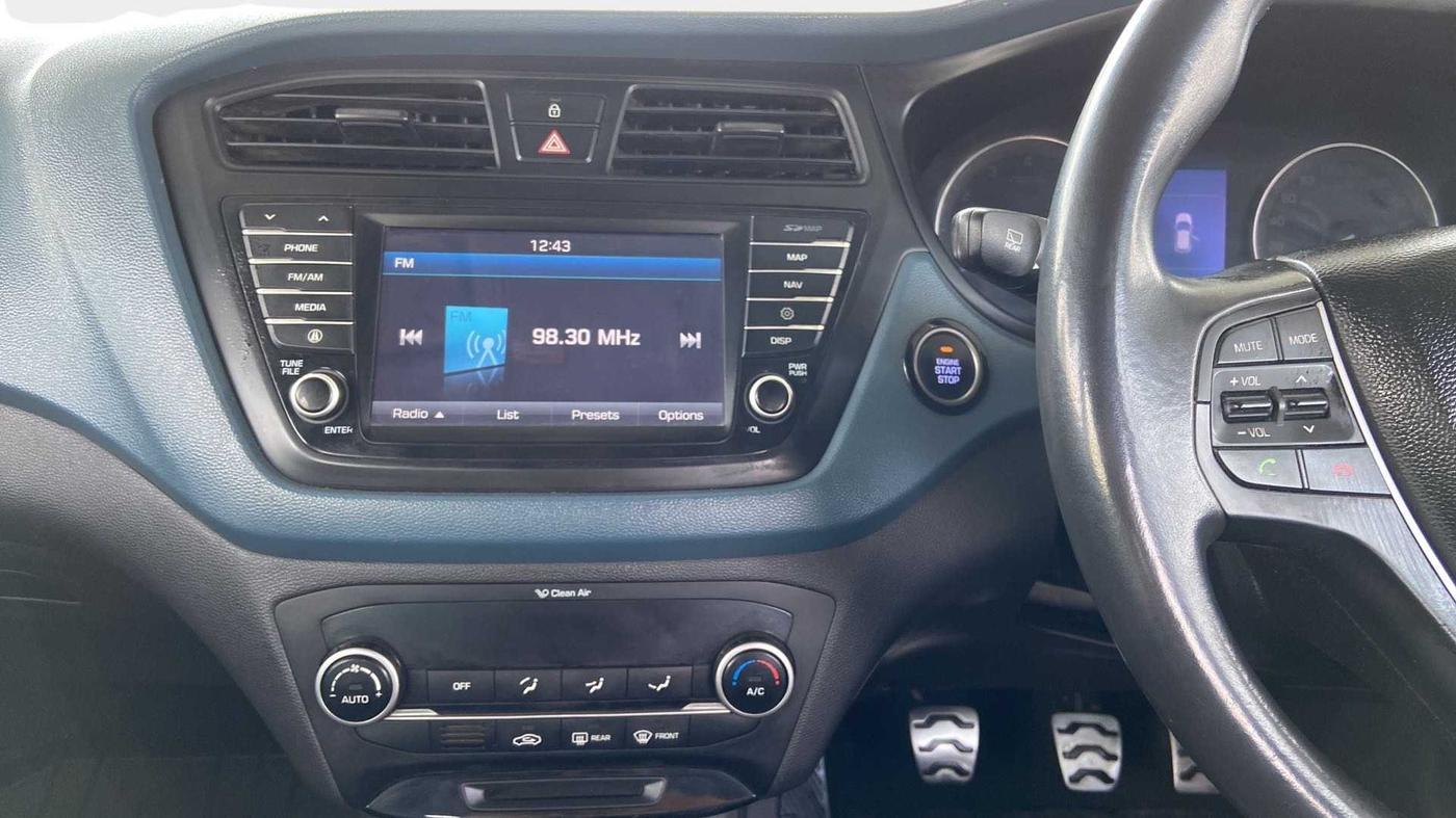2016 Hyundai i20 Active 1.2 SX, Petrol, Manual, 1,24,102 km, Air Conditioner