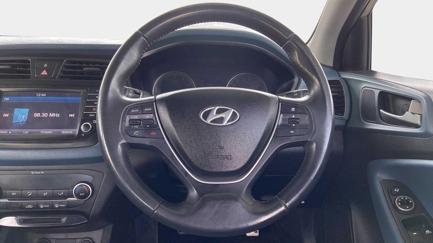 2016 Hyundai i20 Active 1.2 SX, Petrol, Manual, 1,24,102 km, Steering Wheel Close Up