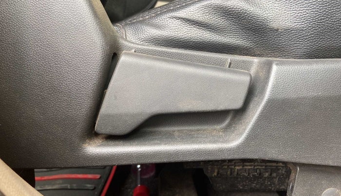 2019 Renault TRIBER RXZ, Petrol, Manual, 30,056 km, Driver Side Adjustment Panel