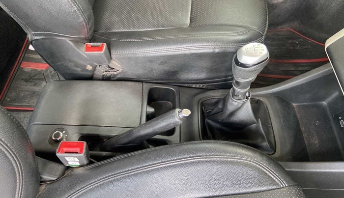 2019 Renault TRIBER RXZ, Petrol, Manual, 30,056 km, Gear Lever