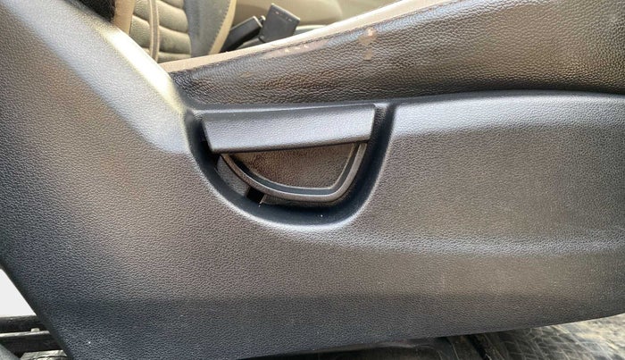2018 Hyundai NEW SANTRO SPORTZ CNG, CNG, Manual, 90,389 km, Driver Side Adjustment Panel