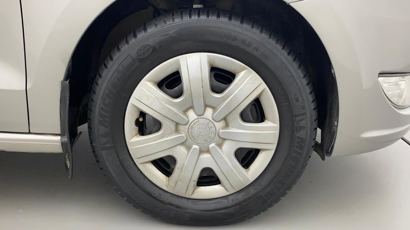 2012 Skoda Rapid AMBITION 1.6 MPI MT, Petrol, Manual, 76,646 km, Right Front Wheel