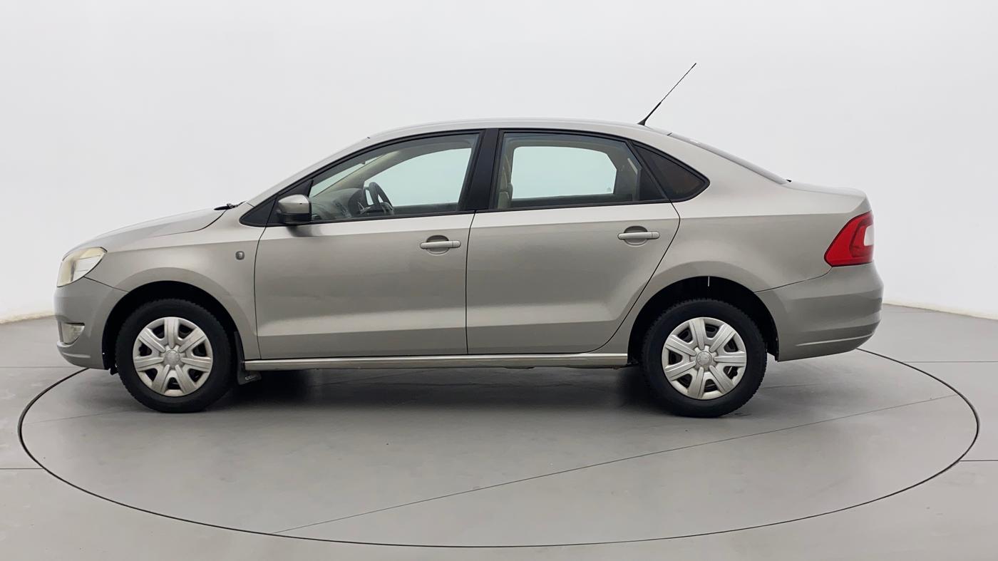 2012 Skoda Rapid AMBITION 1.6 MPI MT, Petrol, Manual, 76,646 km, Left Side